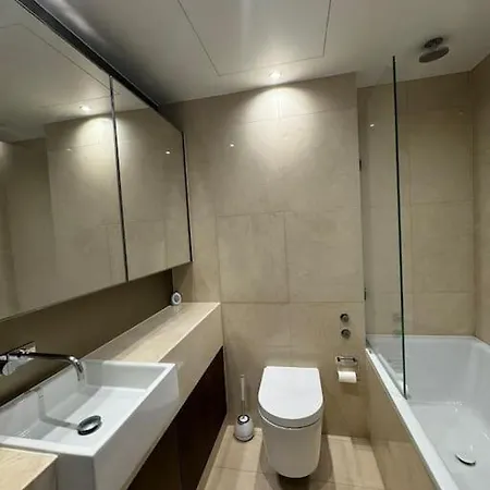 Luxury Chelsea Waterfront View *