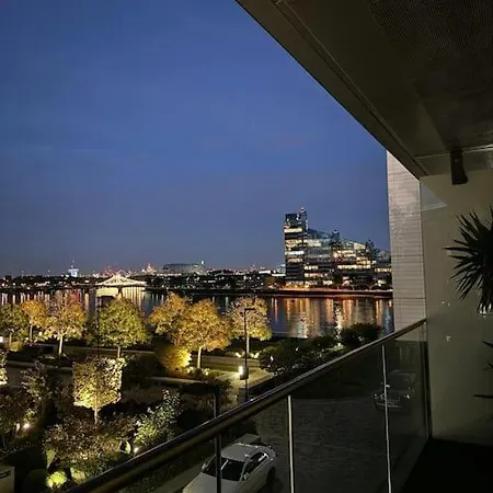 Luxury Chelsea Waterfront View * London