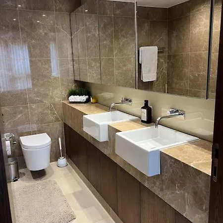 Luxury Chelsea Waterfront View