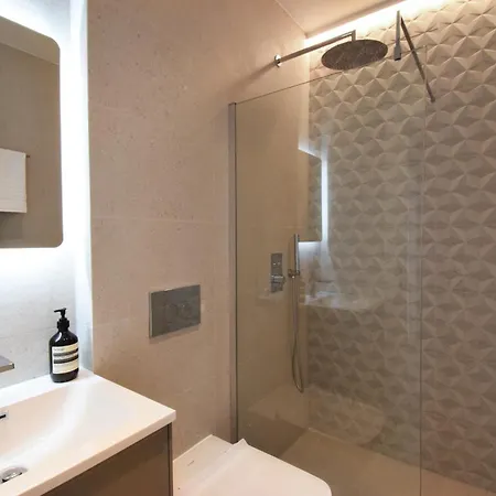 B Comfort Apartment London