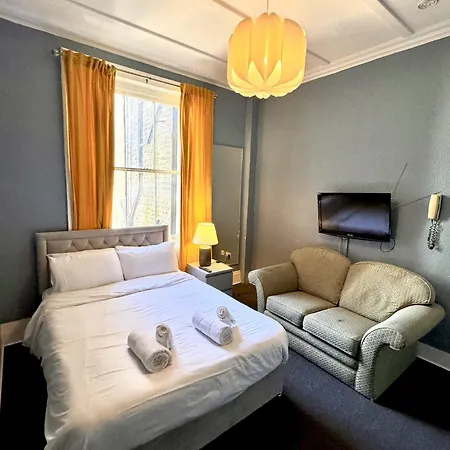 Kensington Gardens Aparthotel 3*
