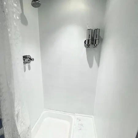 Kensington Gardens Aparthotel