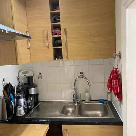 Brenda's -elephant & Castle Apartment London