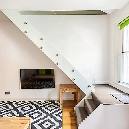 Farringdon Leo Loft Лондон