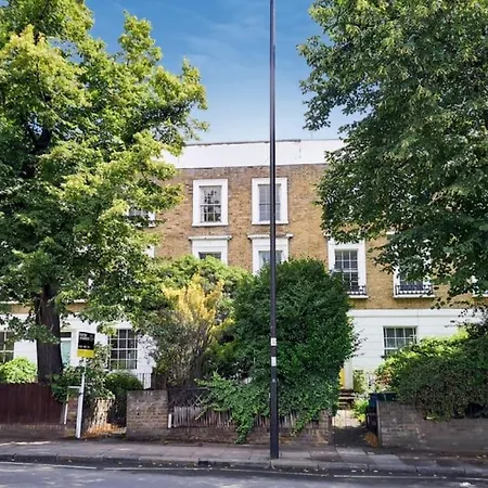 5 Bedrooms House In King's Cross Holiday home
