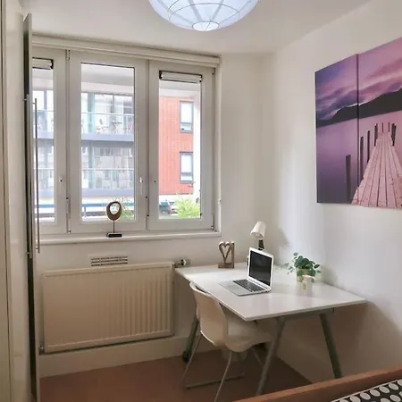 Chic 4-bed In Trendy Clerkenwell W Balcony And Walking Distance To Tube Apartment London