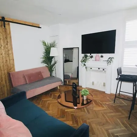 Cute & Quiet In The Heart Of Hampstead Apartment