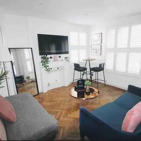 Cute & Quiet In The Heart Of Hampstead London