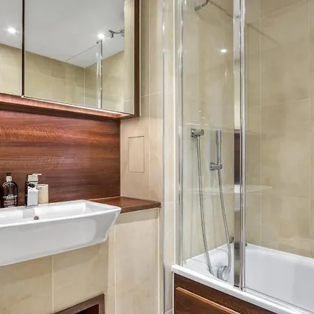 2 Bed & 2 Bath Next To Nine Elms Station - Zone 1