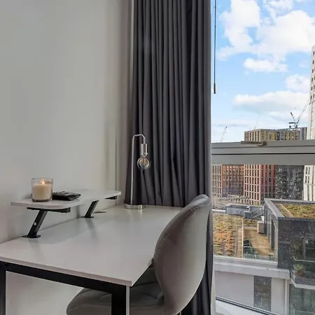 2 Bed & 2 Bath Next To Nine Elms Station - Zone 1 * 伦敦