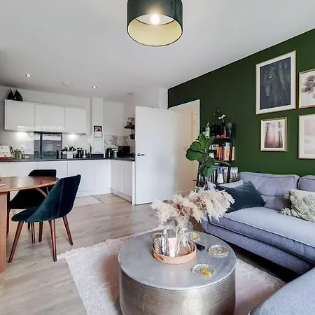 דירה 2 Bed Flat *