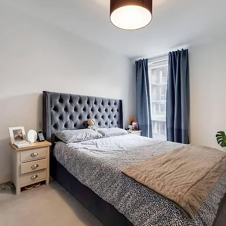 2 Bed Flat *