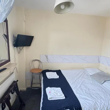 Earls Court 2*