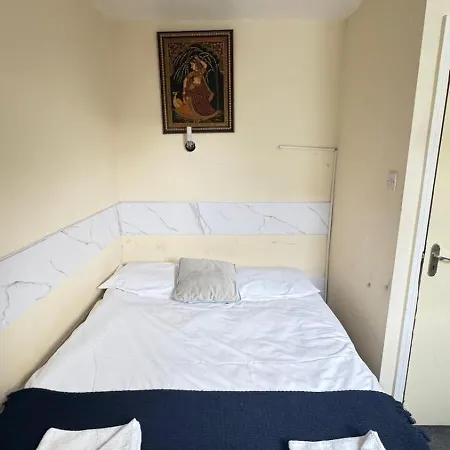 Earls Court Guest house 2*