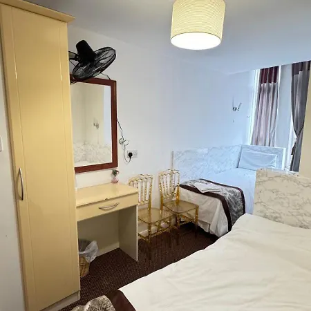 Earls Court Guest house 2*