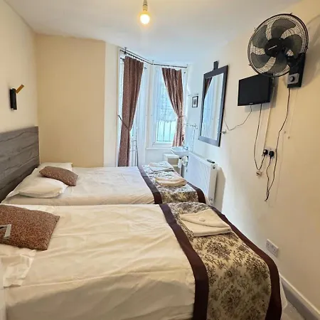 Earls Court Guest house 2*