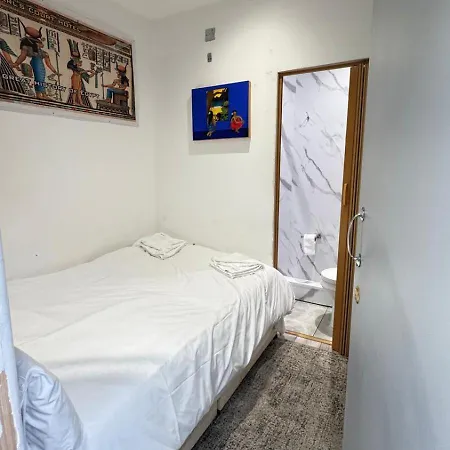 Earls Court Guest house 2*