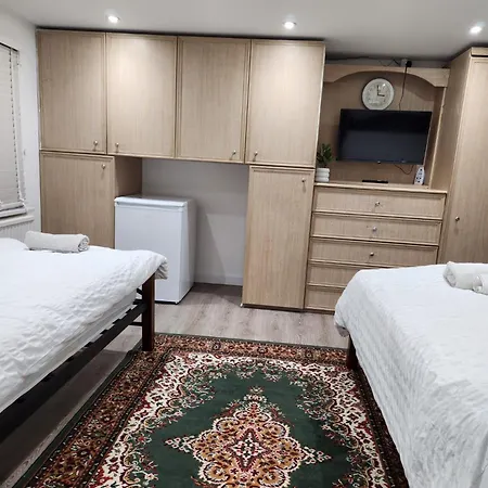 The London En-suite Hotel *