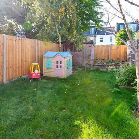 Stunning With Parking And Garden Sleeps 6 *