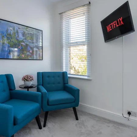 Stunning With Parking And Garden Sleeps 6 *