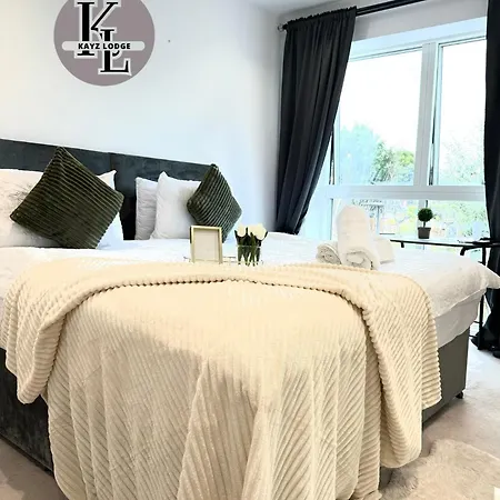 Kayz Lodge- Luxury Ensuite-private & Shared In A New House At The Olympic Village Overlooking Stratford Westfield And Tube Station *