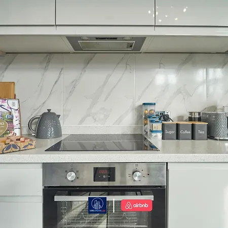 Apartment Last-minute Reserve L Sleeps Up To 4 Guests L One-bedroom With King Bed And High Ceilings Near Camden By Live Short Lets & Serviced *