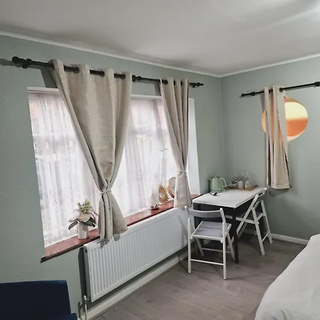 51 Lenham House Privatunterkunft