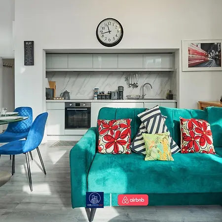 Last-minute Reserve L Sleeps Up To 4 Guests L One-bedroom With King Bed And High Ceilings Near Camden By Live Short Lets & Serviced Apartment London
