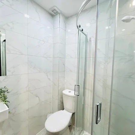 Caledonian Close To Camden & Kings Cross Guest house London