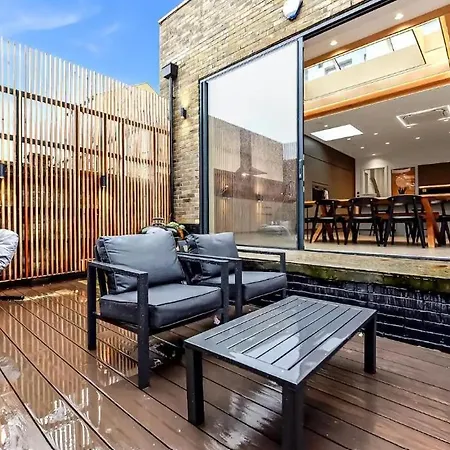 Outstanding 4 Bedroom *
