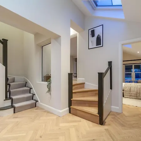 Stunning Available In Luxury House London