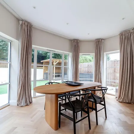 Guest house Stunning Available In Luxury House *