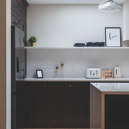 Stunning Available In Luxury House Guest house London