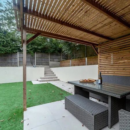 Stunning Available In Luxury House Guest house *