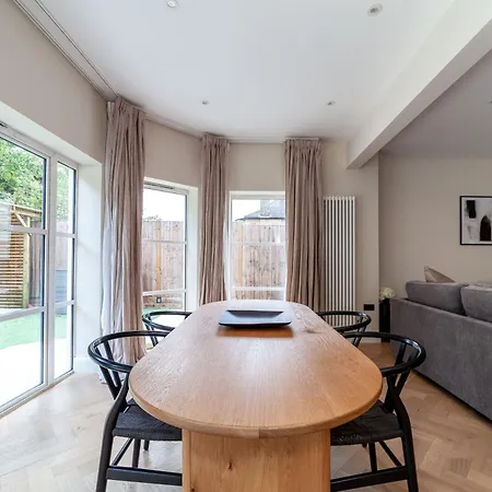 Stunning Available In Luxury House *