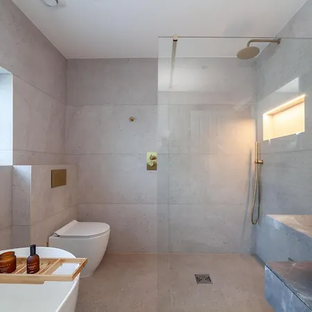 Stunning Available In Luxury House