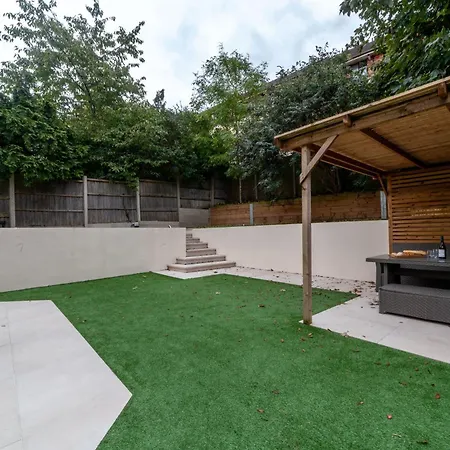 Stunning Available In Luxury House Guest house London