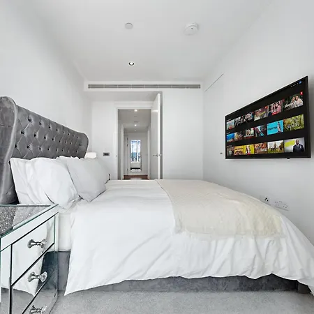 18th Floor Luxury 2 Bedroom, 2 Bathroom Sky View With Rooftop Access & Gym! Unbeatable Experience & Extreme Value! *