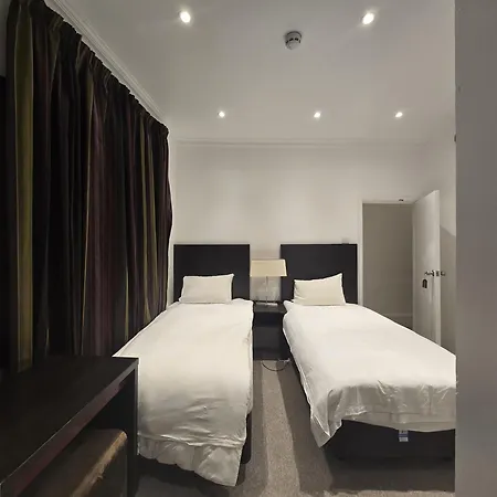 Hotel L S