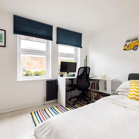 Stylish 2 Bed Loft With Terrace 2 Min From Tube Apartmán Londýn