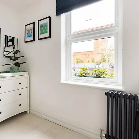 Stylish 2 Bed Loft With Terrace 2 Min From Tube Londýn