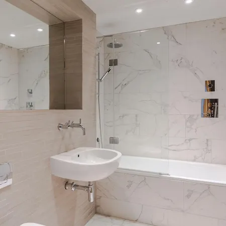 London's Calling - Farringdon - By Frankie Says Apartment