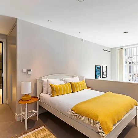 Pepys House A Modern Touch Of History לונדון