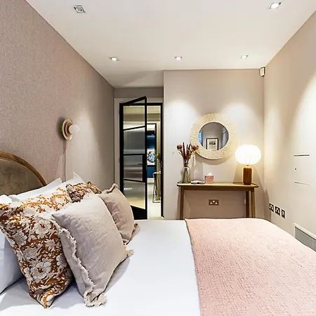 Pepys House A Modern Touch Of History * לונדון