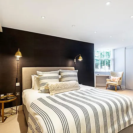 Pepys House A Modern Touch Of History לונדון