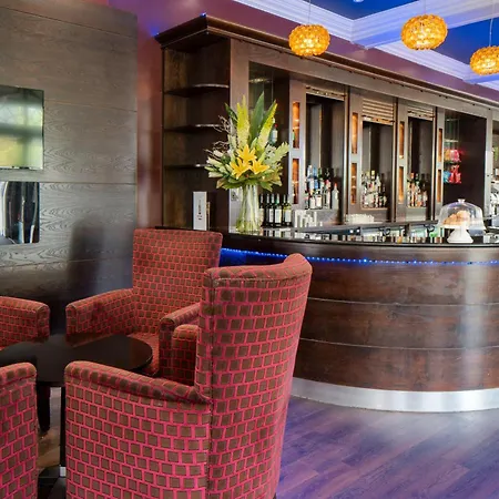 London Aerodrome Hotel, Bw Signature Collection