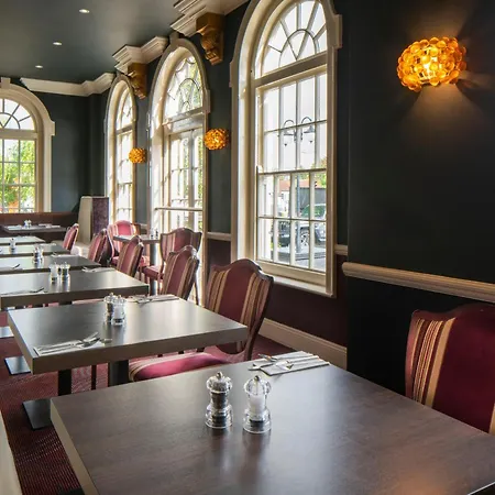 London Aerodrome Hotel, Bw Signature Collection Hotel 4*