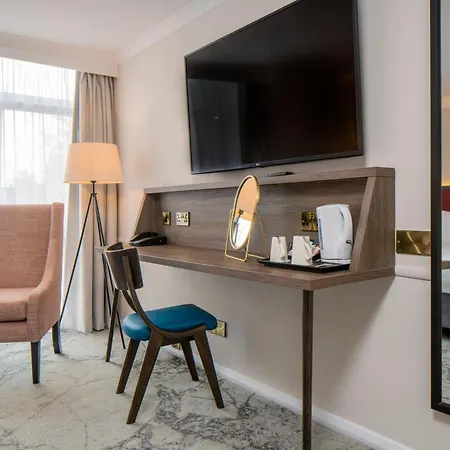 London Aerodrome Hotel, Bw Signature Collection