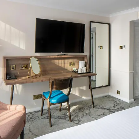 London Aerodrome Hotel, Bw Signature Collection Hotel 4*