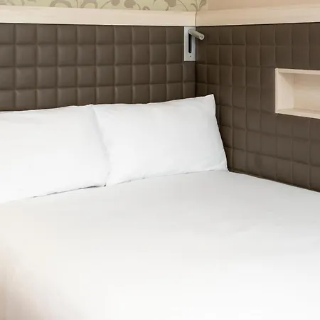 London Aerodrome Hotel, Bw Signature Collection Hotel Croydon